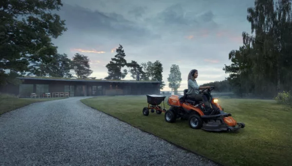Husqvarna Profi-Frontmäher R 216T AWD - Grundgerät ohne Mähwerk - Modell 2025 – Bild 5